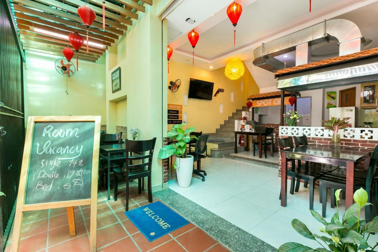 Spot On 768 Lantern Food & Hostel